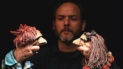 Javier Arandas Puppentheater "Vida" erzählt die Geschichte einer Näherin. Foto: Festival