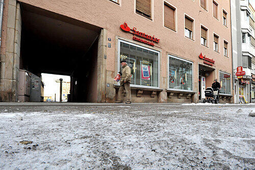 Der Ort der Tragödie: An dieser Stelle in der Lorenzer Straße starb der Mann, nachdem er mehrmals gestürzt war.