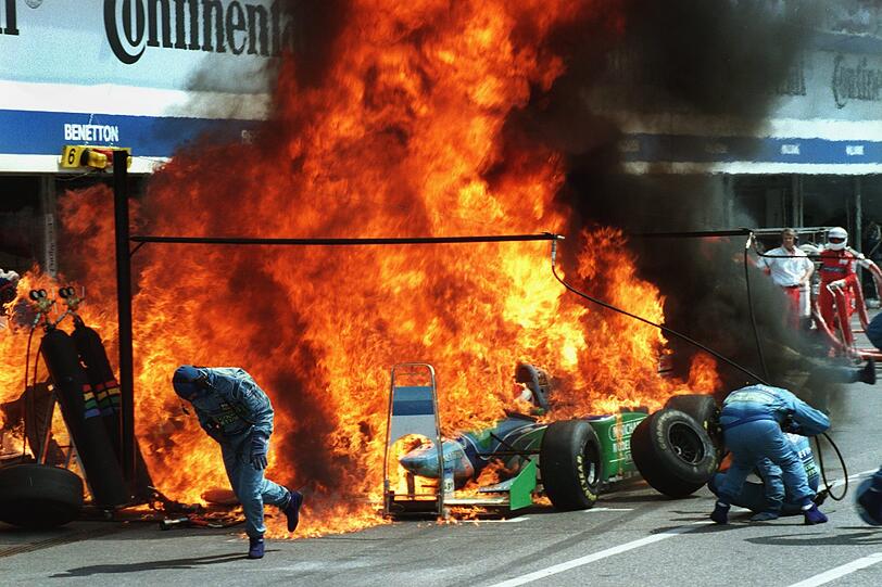 Auch der Belgier Jos Verstappen entkam 1994 beim Großen Preis von Deutschland in Hockenheim nur knapp einem Unglück: Sein Fahrzeug hatte beim Nachtanken Feuer gefangen, da sein Mechaniker beim Aufsetzen den Tankschlauch verkantet hatte. Benzin trat aus und entzündete sich. Dank der feuerfesten Overalls wurden weder die Mechaniker noch Verstappen ernsthaft verletzt, der Pilot erlitt einige leichte Verbrennungen. Trotz seiner zwischenzeitlichen Rennpause und dem Feuerunfall beendete Verstappen die Saison als Zehnter im WM-Klassement.