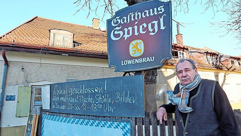 Wirt Kurt Mutzhas muss sein Moosacher "Gasthaus Spiegl" schließen. Wirt Kurt Mutzhas muss sein Moosacher "Gasthaus Spiegl" schließen.