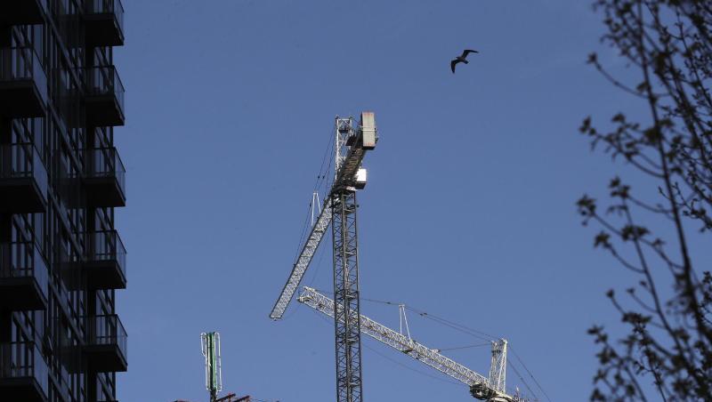 Eine stillgelegte Baustelle in der Innenstadt von Seattle. Die meisten Bauprojekte in der Stadt sind ausgesetzt, da die Menschen wegen des Ausbruchs des Coronavirus angewiesen wurden, zu Hause zu bleiben und zu arbeiten. Eine stillgelegte Baustelle in der Innenstadt von Seattle. Die meisten Bauprojekte in der Stadt sind ausgesetzt, da die Menschen wegen des Ausbruchs des Coronavirus angewiesen wurden, zu Hause zu bleiben und zu arbeiten.