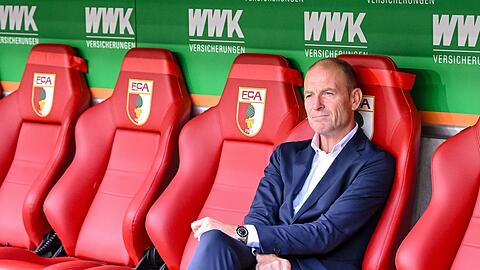 Ist vor seinem einjährigen Dienstjubiläum gefordert: FCA-Coach Jess Thorup.
