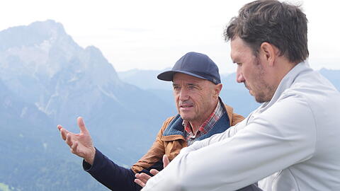 Christian Neureuther (l.) verrät beim BR-"Gipfeltreffen", wie früh sein Sohn Felix (r.) schon mit Verletzungen zu kämpfen hatte.