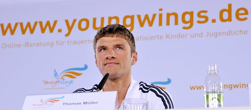 Der Fußball-Nationalspieler Thomas Müller wird als Botschafter in den nächsten Jahren das Jugendprojekt &bdquo;YoungWings&ldquo; unterstützen.