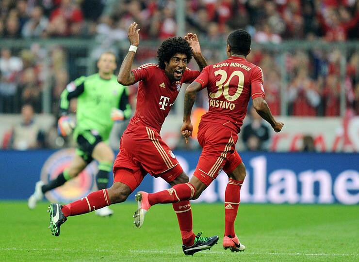 Mit 6:1 gegen Stuttgart verteidigt der FC Bayern die Tabellenführung verteidigt - und legt den besten Saisonstart seit fünf Jahren hin. Die Bilder vom Spiel