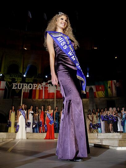 Als Vertreterin Argentiniens wurde sie anlässlich der Fußball-WM in Südafrika zudem zur &bdquo;Miss WM 2010&ldquo; gekürt.