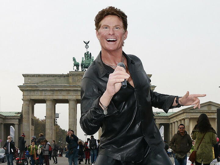 Mit einer Wachsfigur ehrt Berlin David Hasselhoff und seinen Mauer-Hit "Looking For Freedom"