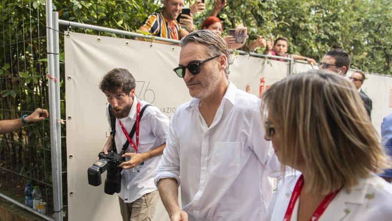 Joaquin Phoenix (M) verkörpert den legendären Batman-Gegenspieler Joker. Fotos: Arthur Mola/Invision/AP Joaquin Phoenix (M) verkörpert den legendären Batman-Gegenspieler Joker. Fotos: Arthur Mola/Invision/AP