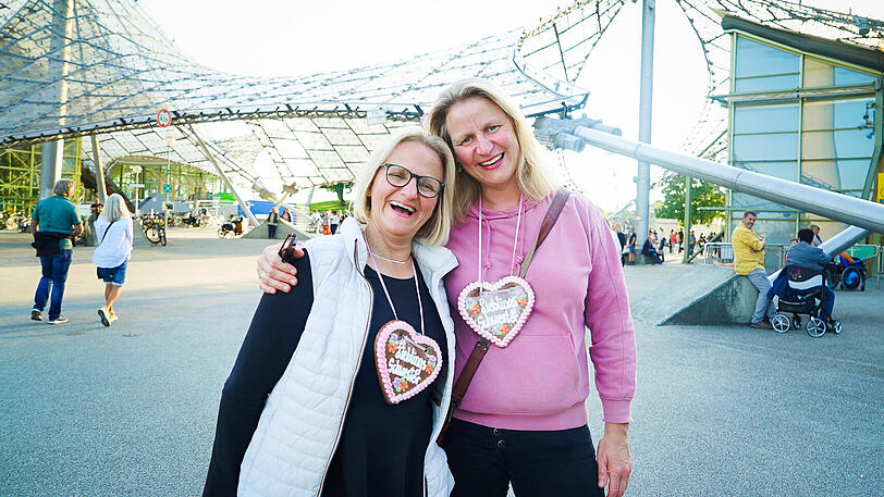 Für die Schwestern Christiane und Steffi bedeutete das Konzert das erste Wiedersehen seit über einem Jahr.