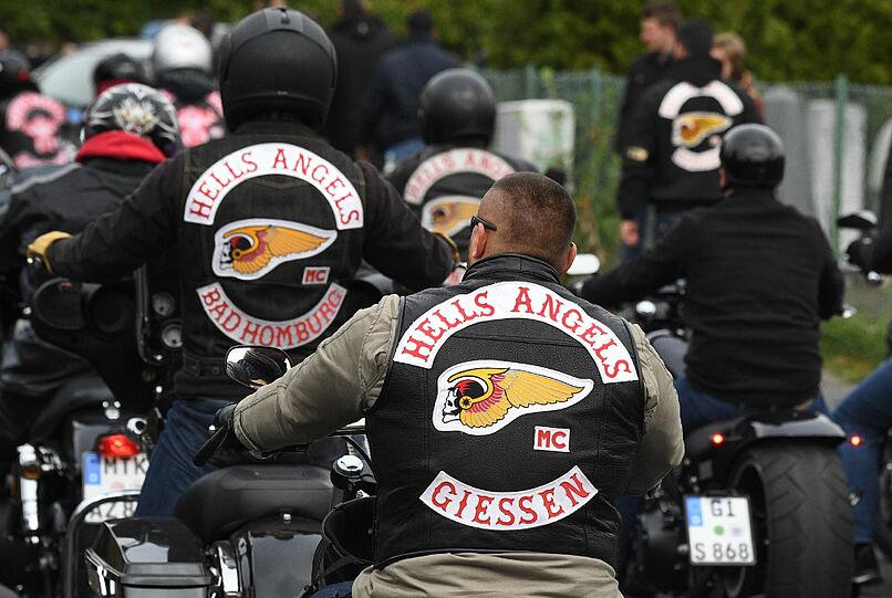 Hells Angels und Mitglieder befreundeter Rockergruppen aus mehreren Ländern bei der Beerdigung des  erschossenen Hells Angels-Chefs von Gießen, Aygün Mucuk.