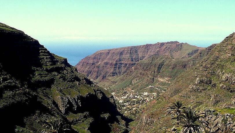 Wunderschöne Natur: Berge, Täler, Meer und blauer Himmel auf La Gomera. Wunderschöne Natur: Berge, Täler, Meer und blauer Himmel auf La Gomera.