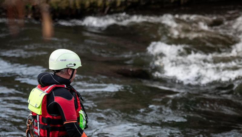 Die Polizei befürchtet, dass das Mädchen in den Fluss Hönne gefallen ist, der unmittelbar am Haus der Familie entlangfließt. Die Polizei befürchtet, dass das Mädchen in den Fluss Hönne gefallen ist, der unmittelbar am Haus der Familie entlangfließt.