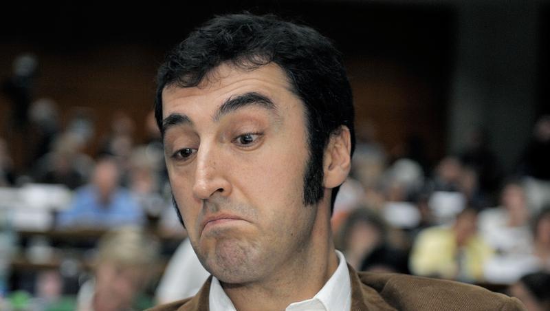 Cem Özdemir zeigte sich auf dem Landesparteitag der baden-württembergischen Grünen in Schwäbisch Gmünd sichtlich enttäuscht. Cem Özdemir zeigte sich auf dem Landesparteitag der baden-württembergischen Grünen in Schwäbisch Gmünd sichtlich enttäuscht.