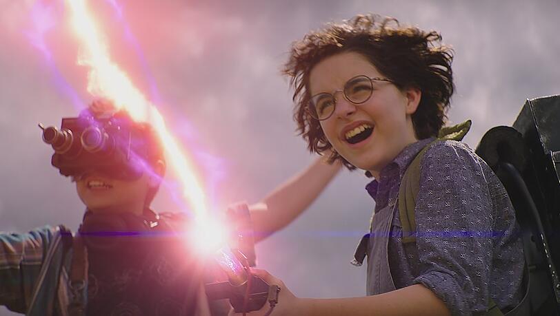 "Ghostbusters: Legacy": Phoebe (Mckenna Grace, r.) tritt in die Fußstapfen ihres Großvaters Egon Spengler.