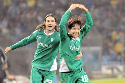 Dank Diego (r.) kann Werder weiter vom Finale träumen
