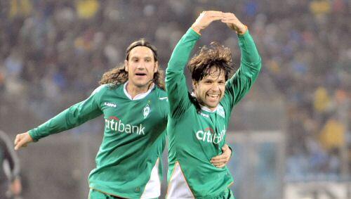 Dank Diego (r.) kann Werder weiter vom Finale träumen Dank Diego (r.) kann Werder weiter vom Finale träumen