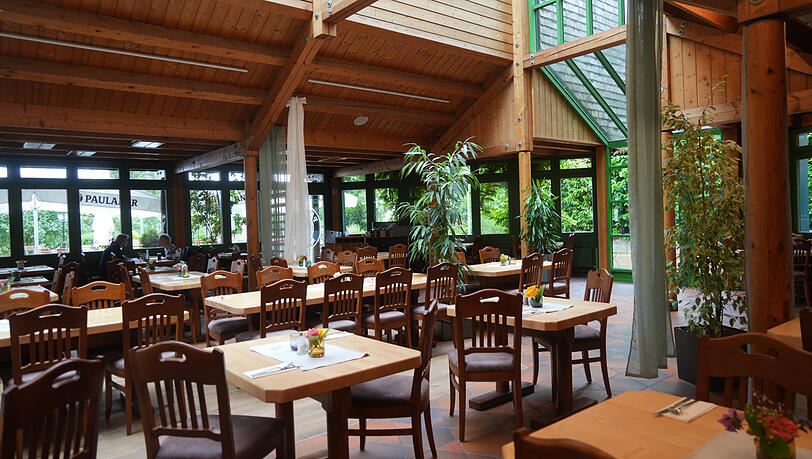 Wie ein Ausflug in die 80er fühlte sich ein Besuch im Rosengarten immer an. Nun bleibt das Restaurant am Westpark vorerst geschlossen.