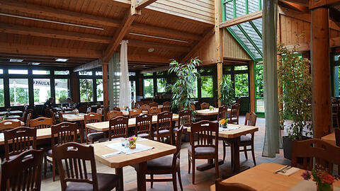 Wie ein Ausflug in die 80er fühlte sich ein Besuch im Rosengarten immer an. Nun bleibt das Restaurant am Westpark vorerst geschlossen.