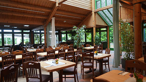 Wie ein Ausflug in die 80er fühlte sich ein Besuch im Rosengarten immer an. Nun bleibt das Restaurant am Westpark vorerst geschlossen.