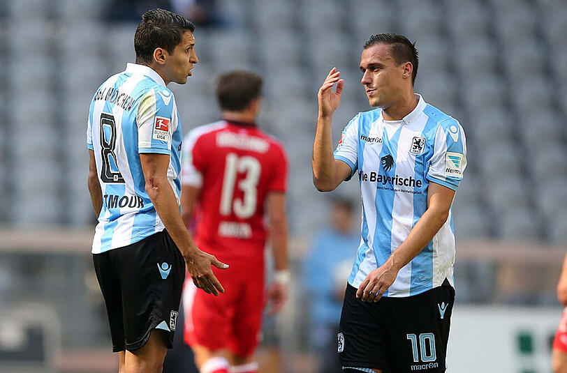 Ratlos, sieglos, punktlos: Die Löwen-Spieler Karim Matmour und Michael Liendl im Spiel des TSV 1860 München gegen Fortuna Düsseldorf.