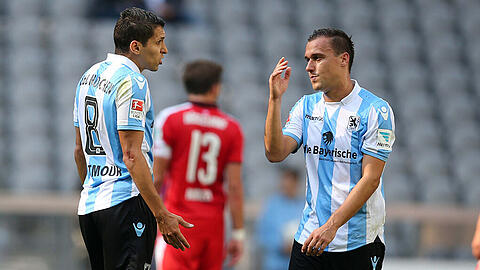 Ratlos, sieglos, punktlos: Die Löwen-Spieler Karim Matmour und Michael Liendl im Spiel des TSV 1860 München gegen Fortuna Düsseldorf.