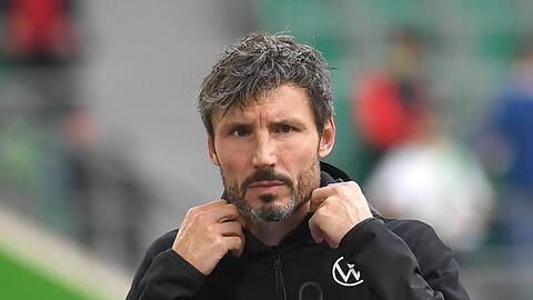 Fordert die Spiele nicht nur zu bestimmen, sondern auch zu gewinnen: Wolfsburgs Trainer Mark van Bommel.