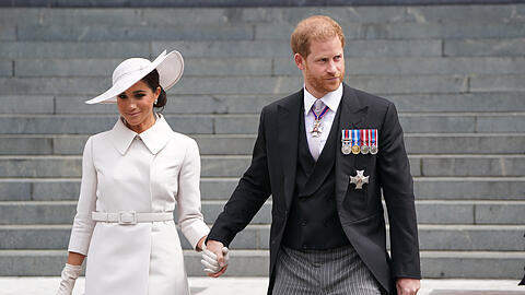 Meghan und Harry nahmen an der Dankesmesse für Queen Elizabeth teil.