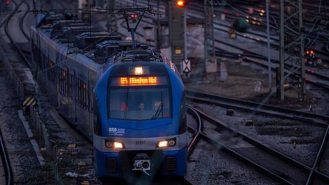 Die BRB ist von Bauarbeiten am Bahnnetz betroffen. (Archivbild)