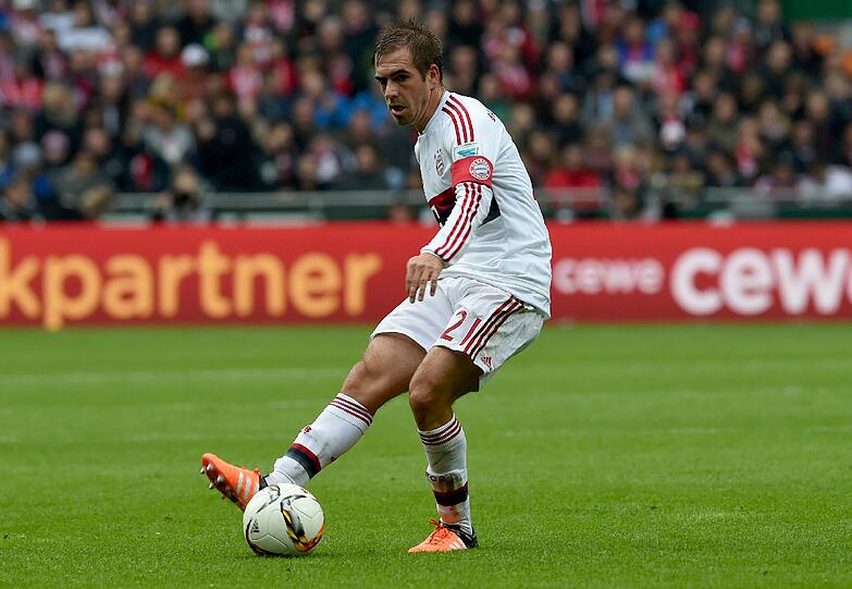 PHILIPP LAHM NOTE 3: Endlich mal wieder mitten im prallen Mittelfeld-Leben auf halbrechts. Das gefällt dem Kapitän viel, viel besser. Kann da mehr am Offensivspiel teilnehmen, kreativer wirken. Als Rafinha raus musste (78.), rückte er wieder nach hinten. Klaglos. Fehlerlos.