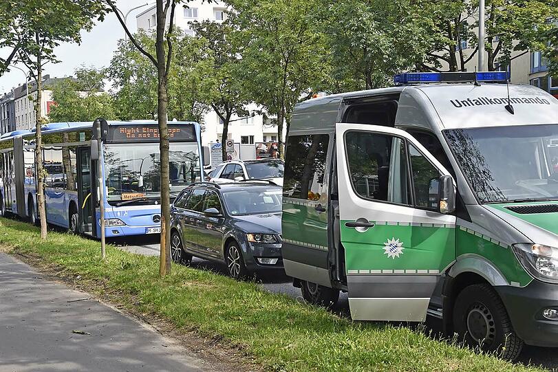 Am Cosimabad und am Frankfurter Ring wurden mehrere Personen bei einem Tram- und einem Busunfall verletzt.