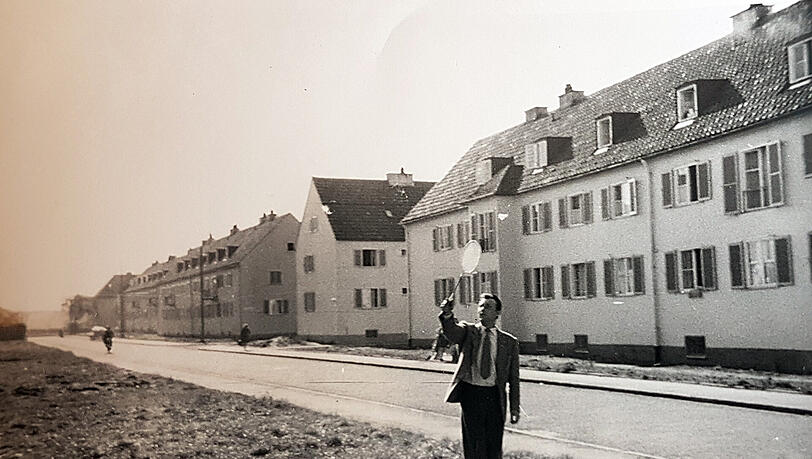 Mit "Onkel Max" beim Federballspiel an der Dientzenhoferstraße. Mit "Onkel Max" beim Federballspiel an der Dientzenhoferstraße.