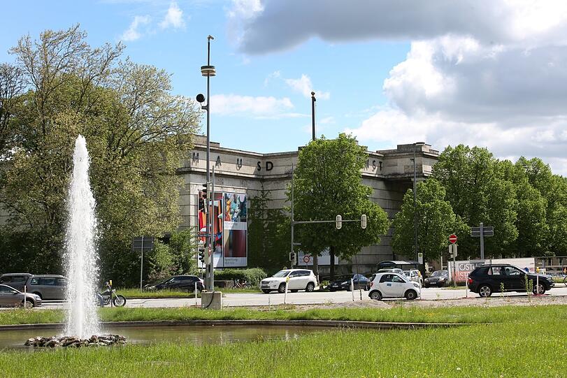 Hier ist immer viel los: der Blick rüber zum Haus der Kunst.
