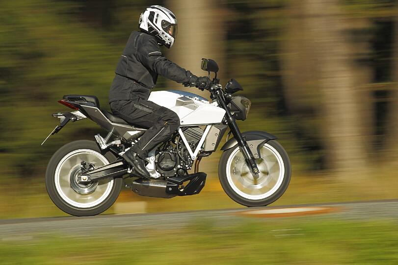 Aktuelles Design aus Korea: Hersteller Hyosung folgt mit der neuen GD 250i dem Trend zu sportlichen Naked Bikes.