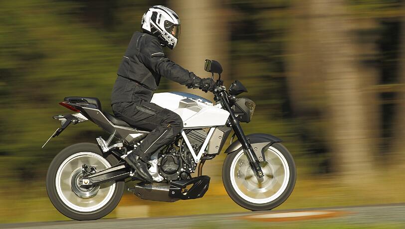 Aktuelles Design aus Korea: Hersteller Hyosung folgt mit der neuen GD 250i dem Trend zu sportlichen Naked Bikes.