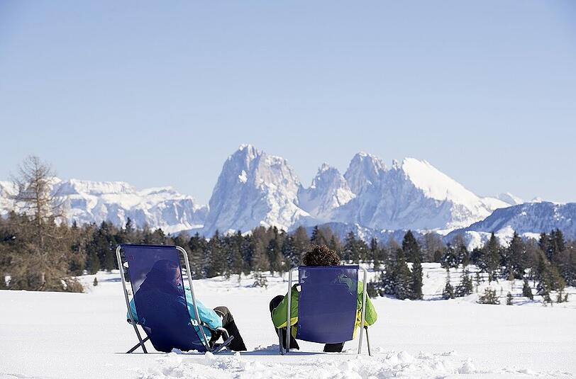 Auf der Villanderer Alm kann man relaxen und den Ausblick genießen.