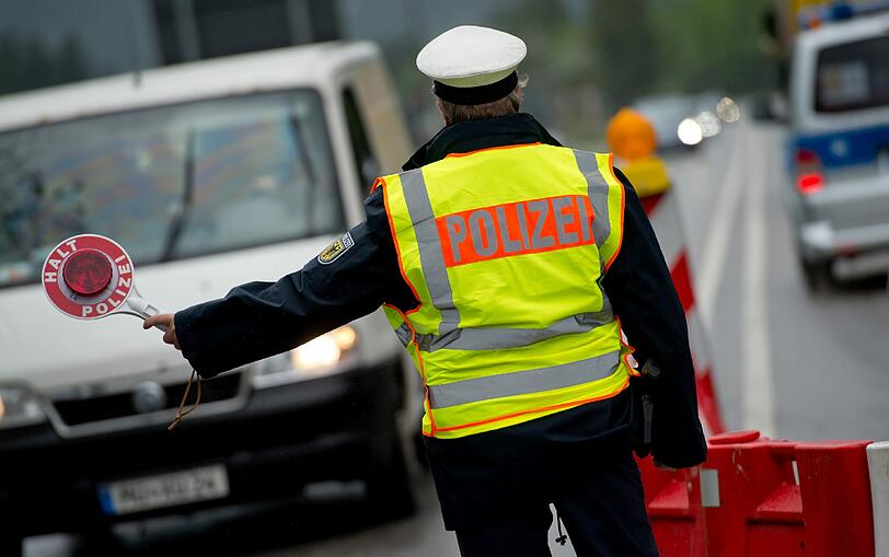 Die Polizei sieht die Belastungsgrenze bei den Grenzkontrollen erreicht.