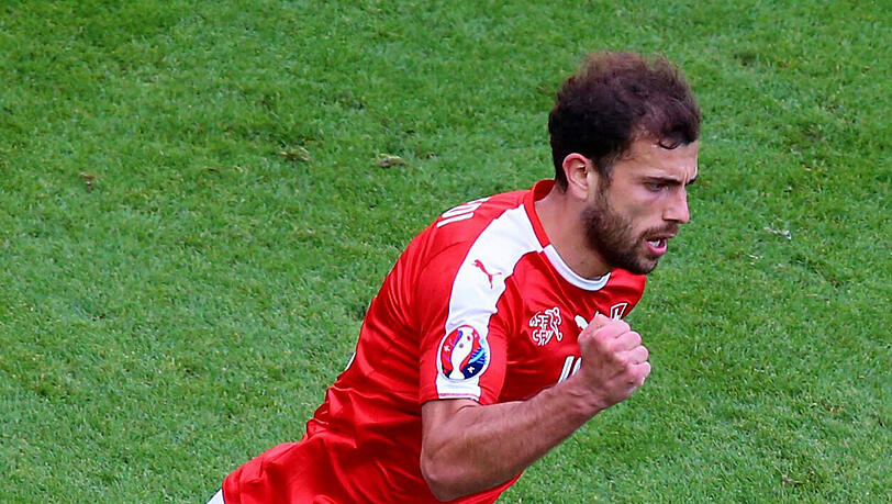 Admir Mehmedi von Bayer Leverkusen bejubelt seinen Treffer zum 1:1 für die Schweiz. Admir Mehmedi von Bayer Leverkusen bejubelt seinen Treffer zum 1:1 für die Schweiz.