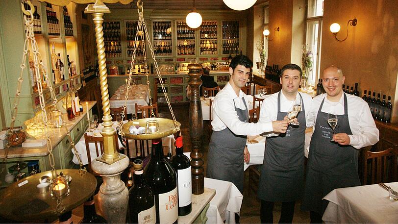Das Team vom Vinaiolo freut sich auf die Ess-Klasse: Von links sind das Giuseppe Tallogna, Tiziano Rota und Vincenzo Fosco.