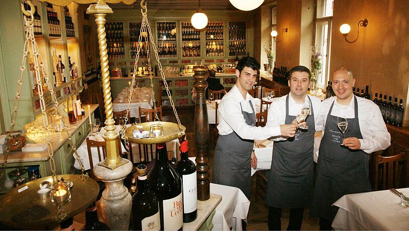 Das Team vom Vinaiolo freut sich auf die Ess-Klasse: Von links sind das Giuseppe Tallogna, Tiziano Rota und Vincenzo Fosco. Das Team vom Vinaiolo freut sich auf die Ess-Klasse: Von links sind das Giuseppe Tallogna, Tiziano Rota und Vincenzo Fosco.