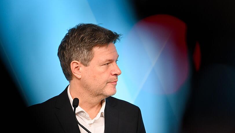 Bundeswirtschaftsminister Robert Habeck während einer Pressekonferenz in München.