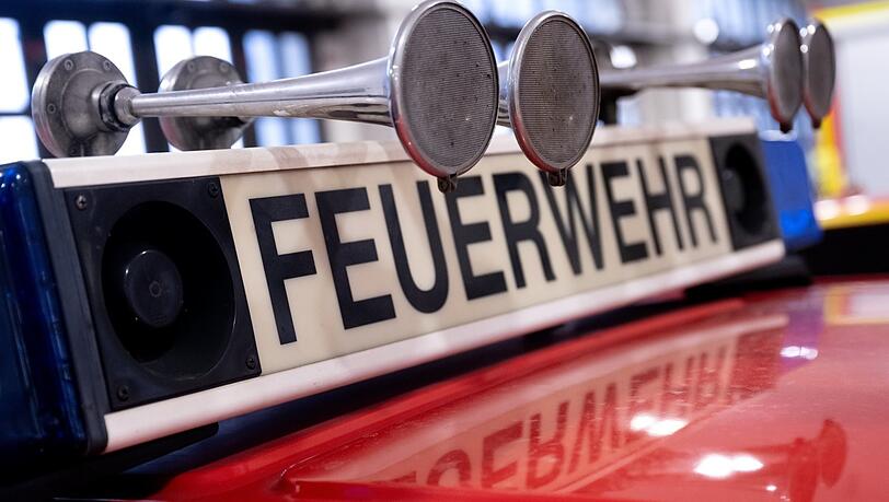 Die Feuerwehr in München muss derzeit häufig in die gleiche Anlage ausrücken: Ein Feuerteufel ist unterwegs. (Symbolbild)