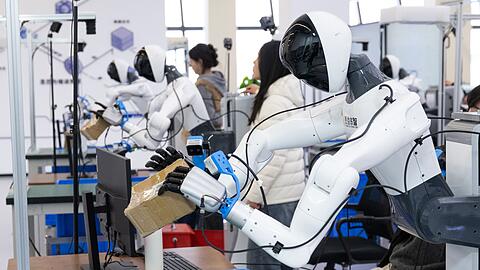 China investiert seit Jahren in Zukunftsbranchen wie Robotik. (Symbolbild)