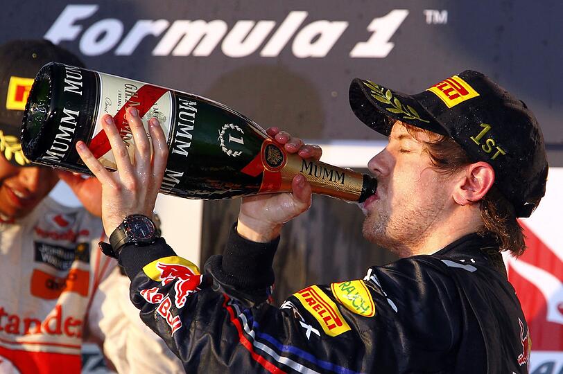 Da schmeckt die Siegerpulle - Vettel triumphierte in Australien.
