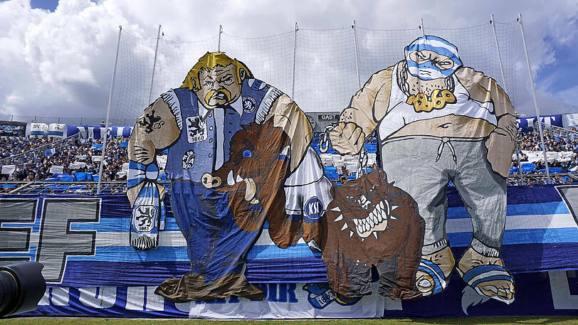 Deutlich martialischer ging es beim Heimspiel gegen den Karlsruher SC zu - zum Glück nur auf dem Banner.