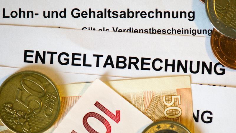 Insgesamt bleiben die östlichen Bundesländer beim Gehalt deutlich unter dem Niveau des Westens, wenn sie auch leicht aufholten. Insgesamt bleiben die östlichen Bundesländer beim Gehalt deutlich unter dem Niveau des Westens, wenn sie auch leicht aufholten.