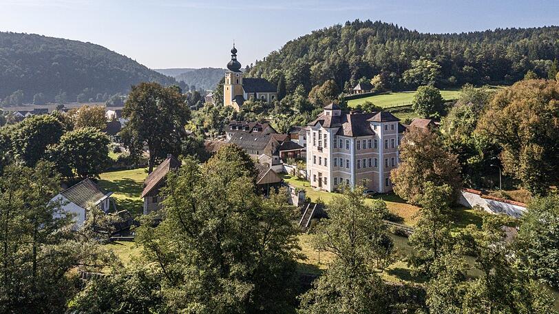 Imposant! Dieses Schloss sucht einen neuen Besitzer.