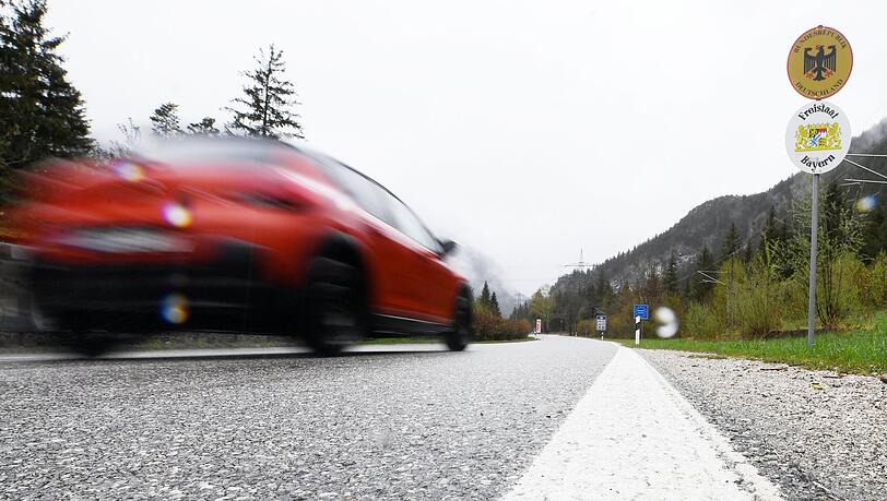An der B177 verläuft die Grenze zwischen Bayern und Tirol. An der B177 verläuft die Grenze zwischen Bayern und Tirol.