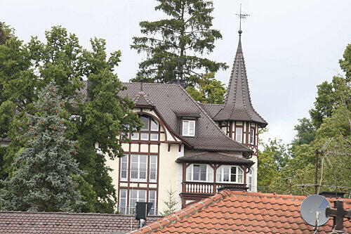 Das Hersbrucker Elternhaus der einst so reichen Frau: NIcht einmal diese Villa konnte Madeleine Schickedanz retten.