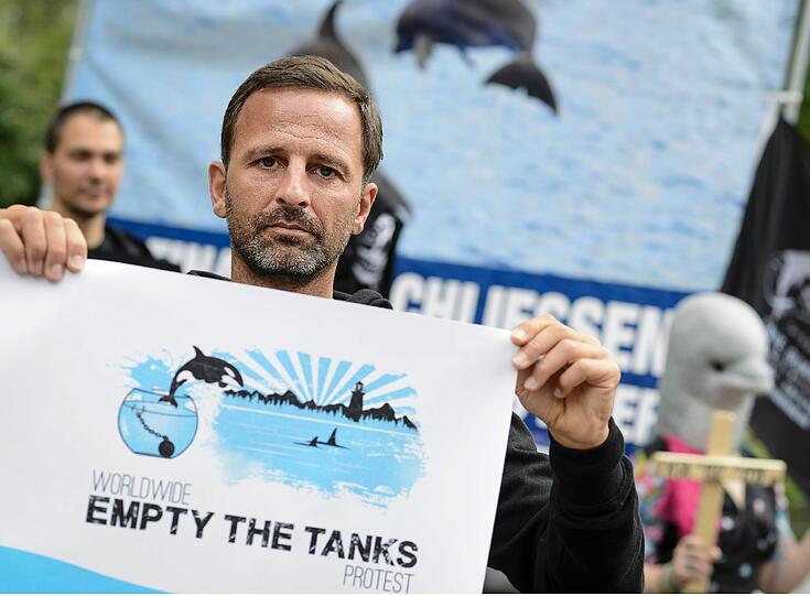 Der Protest gegen Delfinarien reißt nicht ab. Weltweit wollen Tierschützer am Samstag gegen die Haltung von Delfinen in Zoos demonstrieren.