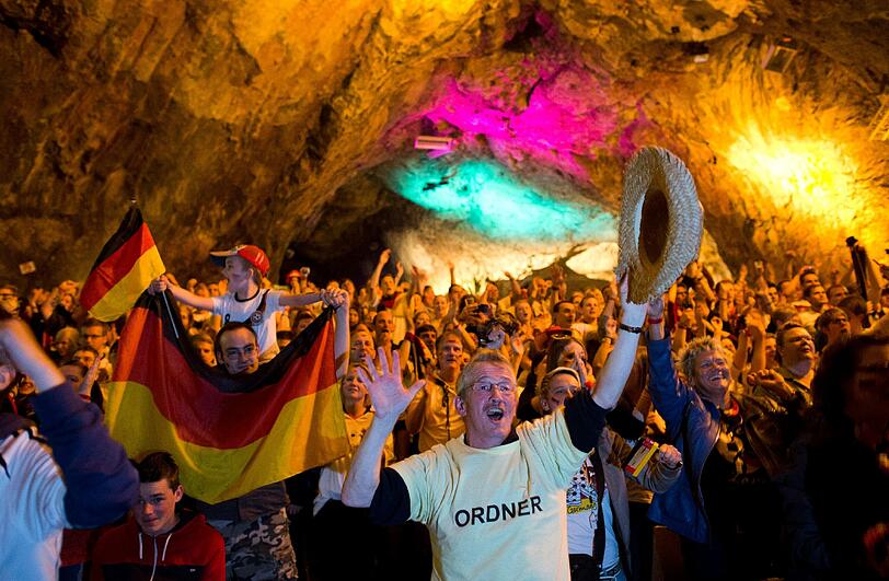 So feiern die Fans nach dem Public Viewing den WM-Titel.